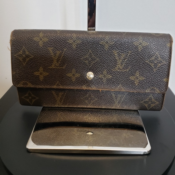 Louis Vuitton Handbags - LOUIS VUITTON VINTAGE WOMEN’S MONOGRAM CANVAS SARAH LONG WALLET 2007